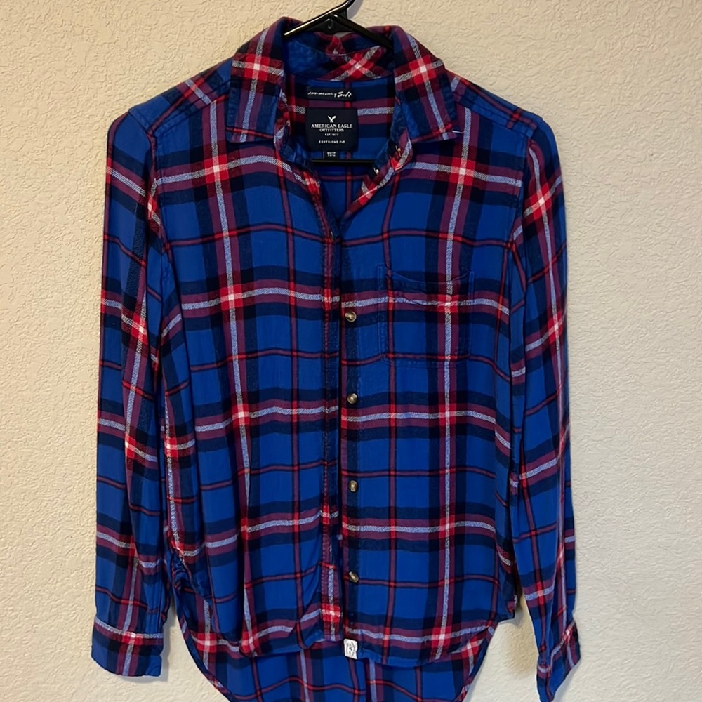 AMERICAN EAGLE BLUE RED PLAID BUTTON UP FLANNEL
